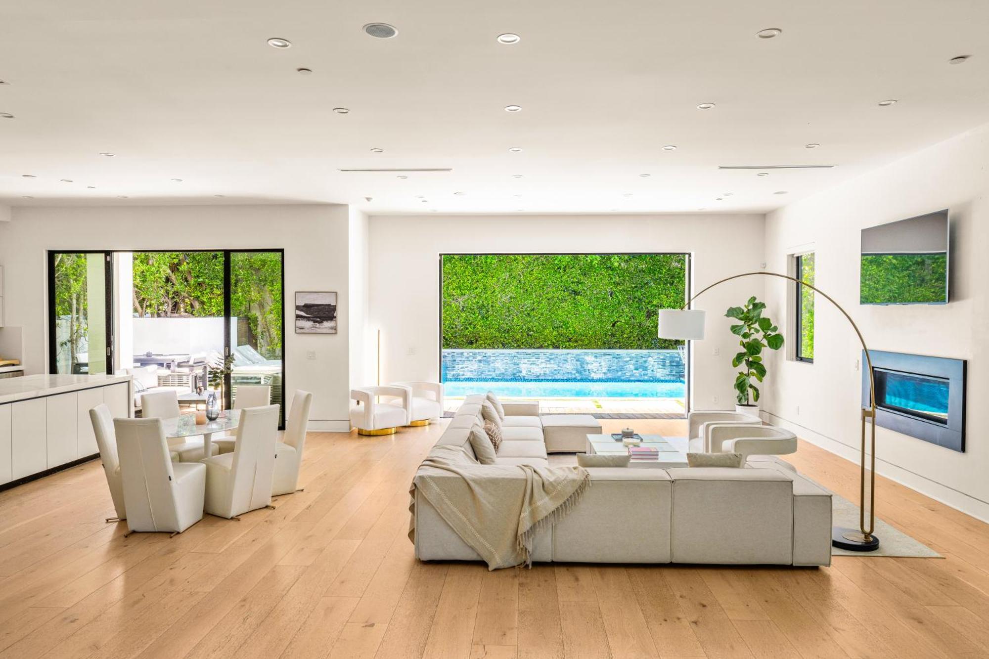 Luxurious Retreat - Modern House With Pool Villa Los Ángeles