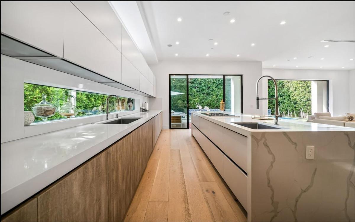 Luxurious Retreat - Modern House With Pool Villa Los Ángeles