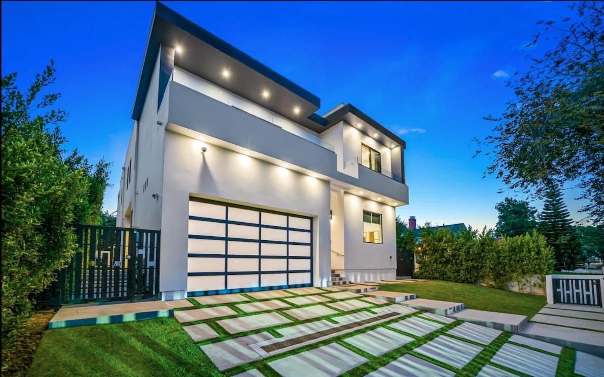 Luxurious Retreat - Modern House With Pool Villa Los Ángeles