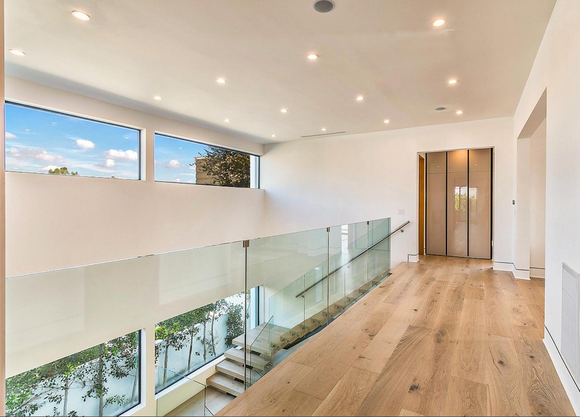 Luxurious Retreat - Modern House With Pool