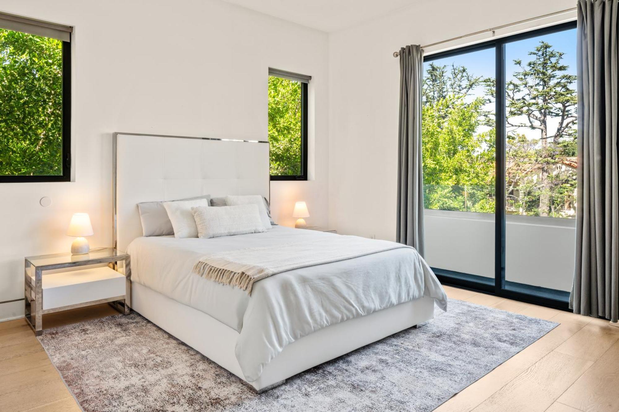Villa Luxurious Retreat - Modern House With Pool